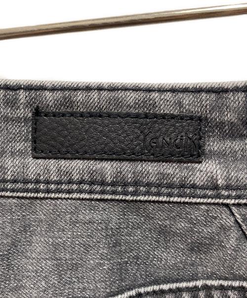 YANUK（ヤヌーク）YANUK (ヤヌーク) セミフレアデニムパンツ ブラック サイズ:26の古着・服飾アイテム