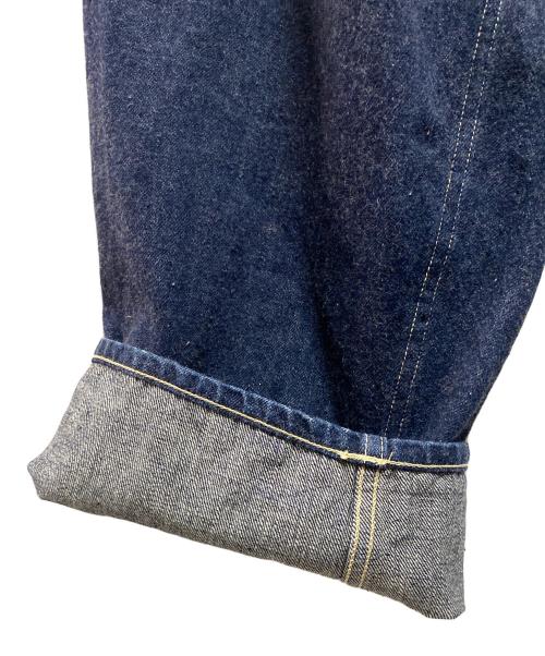 COMOLI（コモリ）COMOLI (コモリ) ベルテッド ワイド テーパード デニムパンツ インディゴ サイズ:2の古着・服飾アイテム