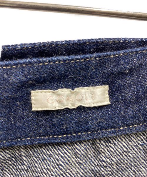 COMOLI（コモリ）COMOLI (コモリ) ベルテッド ワイド テーパード デニムパンツ インディゴ サイズ:2の古着・服飾アイテム