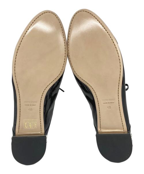 MIU MIU（ミュウミュウ）MIU MIU (ミュウミュウ) パテントレザービジュードレスシューズ ブラック サイズ:40の古着・服飾アイテム