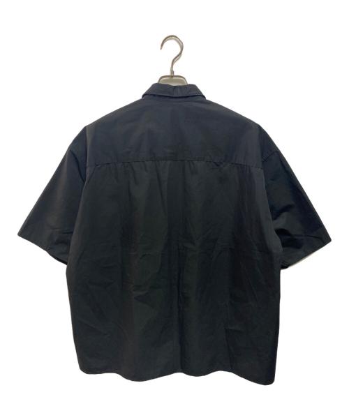 H BEAUTY&YOUTH（エイチ ビューティー&ユース）H BEAUTY&YOUTH (エイチ ビューティー&ユース) SQUARE CUTTING SHORT SLEEVE SHIRT ブラック サイズ:Ｍの古着・服飾アイテム