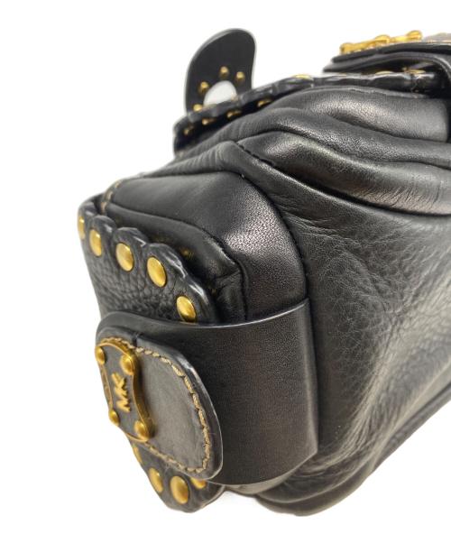 MICHAEL KORS（マイケル・コース）MICHAEL KORS (マイケルコース) スタッズショルダーバッグ ブラックの古着・服飾アイテム