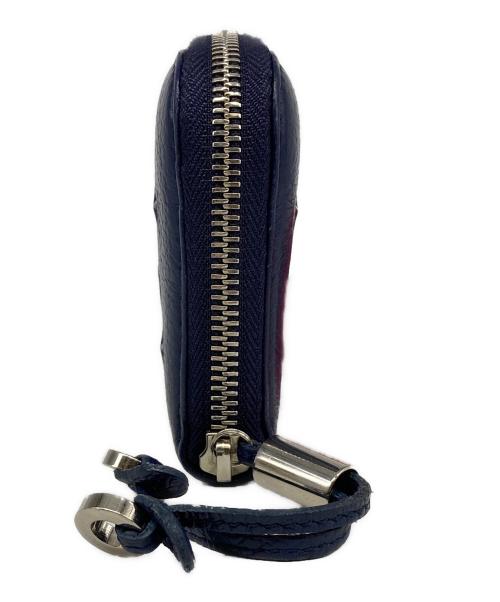 JIMMY CHOO（ジミーチュウ）JIMMY CHOO (ジミーチュウ) スタースタッズラウンドファスナー財布 ネイビーの古着・服飾アイテム