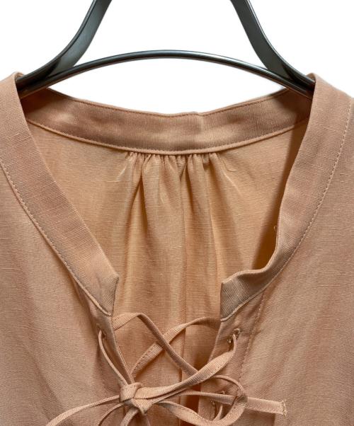 MACPHEE（マカフィー）MACPHEE (マカフィー) ドライスラブ レースアップブラウス ベージュ サイズ:36 未使用品の古着・服飾アイテム