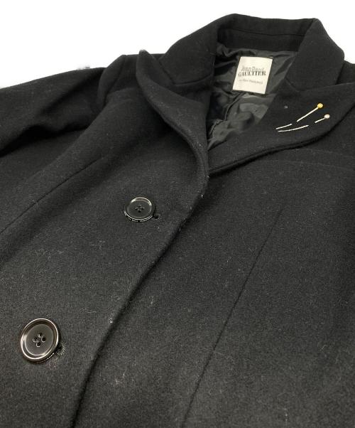 Jean Paul GAULTIER（ジャンポールゴルチェ）Jean Paul GAULTIER (ジャンポールゴルチェ) ピン刺繍チェスターコート ブラック サイズ:42の古着・服飾アイテム