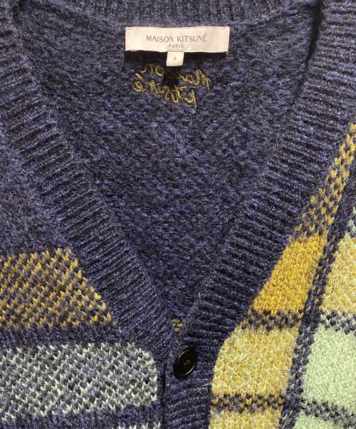 maison kitsune（メゾンキツネ）maison kitsune (メゾンキツネ) GRAPHIC CHECK INTARSIA CARDIGAN ネイビー サイズ:Ｓの古着・服飾アイテム