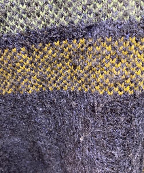 maison kitsune（メゾンキツネ）maison kitsune (メゾンキツネ) GRAPHIC CHECK INTARSIA CARDIGAN ネイビー サイズ:Ｓの古着・服飾アイテム