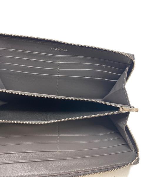 BALENCIAGA（バレンシアガ）BALENCIAGA (バレンシアガ) EMBOSSED MONOGRAM CONTINENTAL WALLET グレーの古着・服飾アイテム