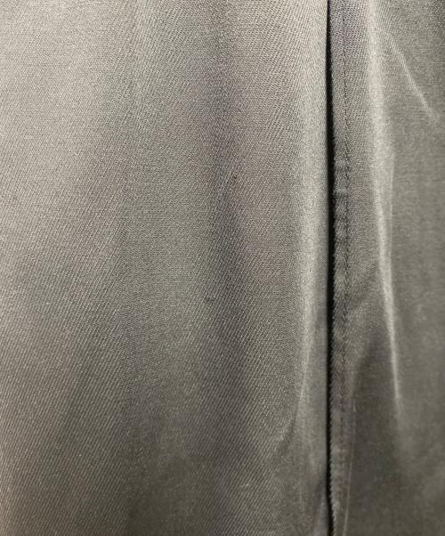 YORI（ヨリ）YORI (ヨリ) サテンセンタープレスワイドパンツ ブラック サイズ:34の古着・服飾アイテム