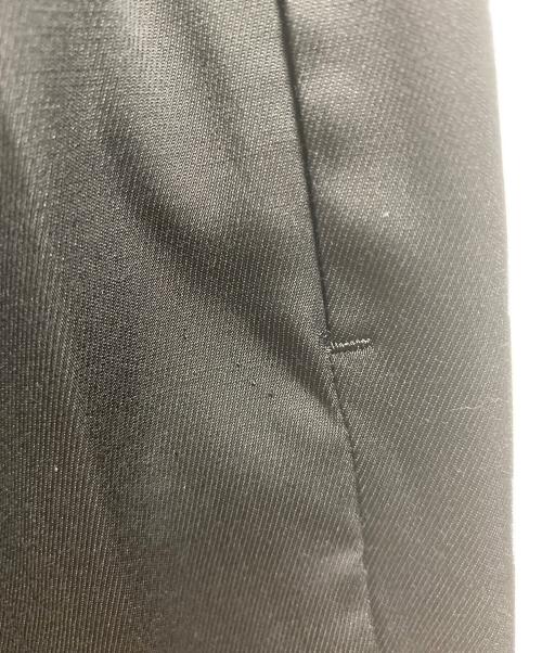 YORI（ヨリ）YORI (ヨリ) サテンセンタープレスワイドパンツ ブラック サイズ:34の古着・服飾アイテム