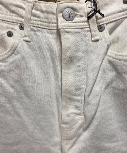YANUK（ヤヌーク）YANUK (ヤヌーク) LEA BOYS STRAIGHTデニムパンツ ホワイト サイズ:21 未使用品の古着・服飾アイテム