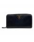 PRADA（プラダ）の古着「財布」｜ブラック