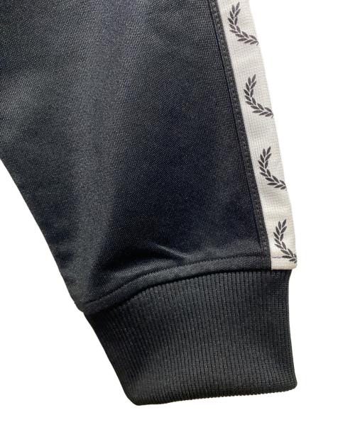 FRED PERRY（フレッドペリー）FRED PERRY (フレッドペリー) トラックジャケット J4620 ブラック サイズ:Ⅼの古着・服飾アイテム