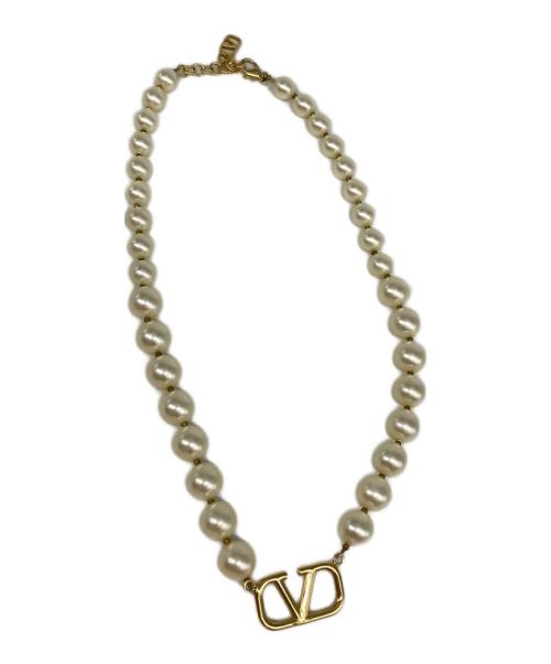 VALENTINO GARAVANI（ヴァレンティノ・ガラヴァーニ）VALENTINO GARAVANI (ヴァレンティノ・ガラヴァーニ) Vロゴシグネチャーパールビーズネックレス ゴールド×ベージュの古着・服飾アイテム