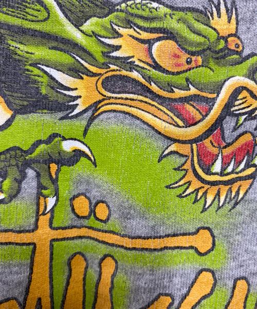 stussy（ステューシー）stussy (ステューシー) ドラゴンプリントTシャツ グレー サイズ:Sの古着・服飾アイテム