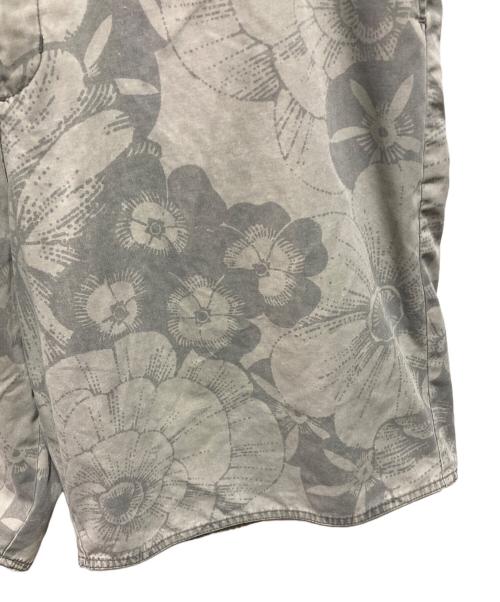 stussy（ステューシー）stussy (ステューシー) 00sフローラル柄ハーフパンツ グレー サイズ:36の古着・服飾アイテム