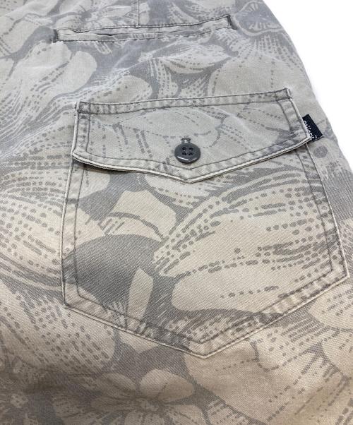 stussy（ステューシー）stussy (ステューシー) 00sフローラル柄ハーフパンツ グレー サイズ:36の古着・服飾アイテム