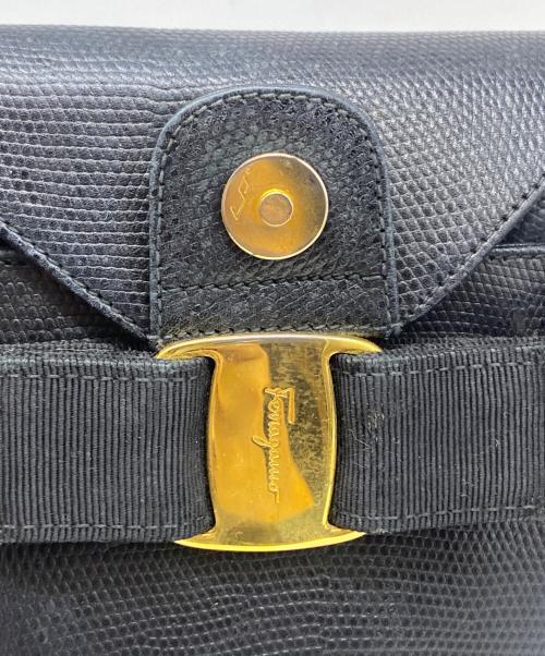 Salvatore Ferragamo（サルヴァトーレ フェラガモ）Salvatore Ferragamo (サルヴァトーレ フェラガモ) ヴァラリボンバケツ型ハンドバッグ ブラックの古着・服飾アイテム