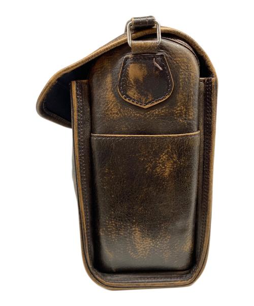 holiday（ホリデー）holiday (ホリデー) LEATHER FLAP BAG ブラウンの古着・服飾アイテム