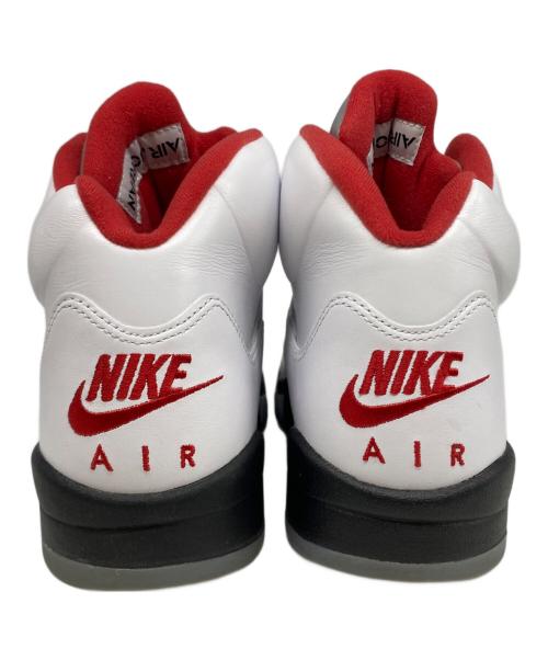 NIKE（ナイキ）NIKE (ナイキ) Nike Air Jordan 5 Retro 'Fire Red' ホワイト サイズ:28㎝の古着・服飾アイテム