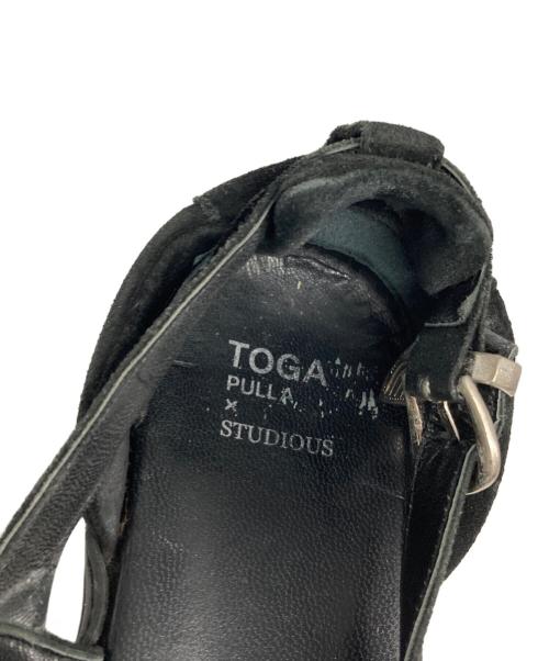 TOGA PULLA（トーガ プルラ）TOGA PULLA (トーガ プルラ) STUDIOUS (ステュディオス) METAL SNEAKER SANDAL ブラック サイズ:サイズ詳細参照の古着・服飾アイテム