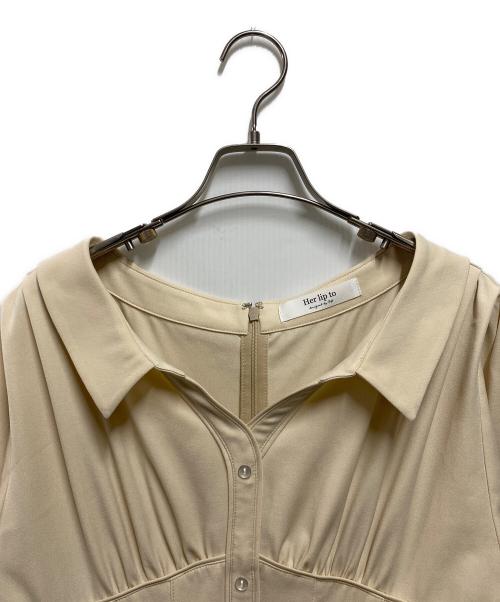 HER LIP TO（ハーリップトゥ）HER LIP TO (ハーリップトゥ) Pleated Open Shirt Dress ベージュ サイズ:Mの古着・服飾アイテム