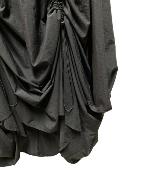 emmi atelier（エミアトリエ）emmi atelier (エミアトリエ) 24SS リサイクルナイロンギャザーワンピース ブラック サイズ:Ｍの古着・服飾アイテム
