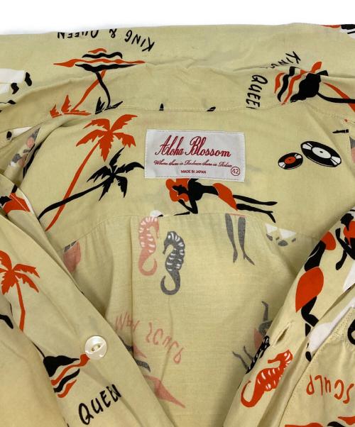 Aloha Blossom（アロハブロッサム）Aloha Blossom (アロハブロッサム) KING & QUEEN アロハシャツ ベージュ サイズ:42の古着・服飾アイテム