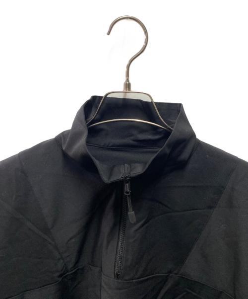WHITE MOUNTAINEERING（ホワイトマウンテ二アニング）WHITE MOUNTAINEERING (ホワイトマウンテ二アニング) ハーフジッププルオーバーシャツ ブラックの古着・服飾アイテム