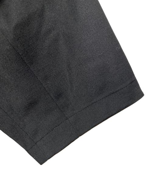 WHITE MOUNTAINEERING（ホワイトマウンテ二アニング）WHITE MOUNTAINEERING (ホワイトマウンテ二アニング) ハーフジッププルオーバーシャツ ブラックの古着・服飾アイテム