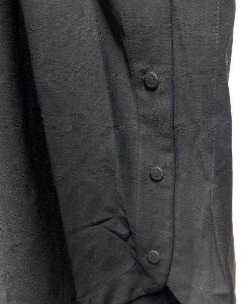 WHITE MOUNTAINEERING（ホワイトマウンテ二アニング）WHITE MOUNTAINEERING (ホワイトマウンテ二アニング) ハーフジッププルオーバーシャツ ブラックの古着・服飾アイテム