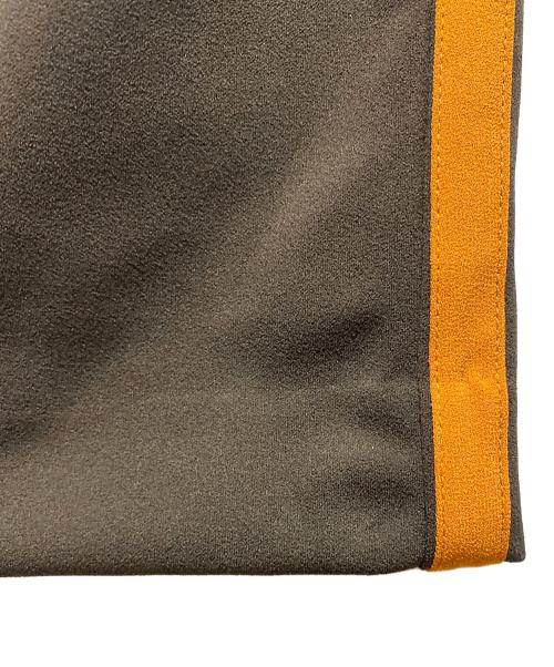 6(ROKU) BEAUTY&YOUTH（ロク ビューティーアンドユース）6(ROKU) BEAUTY&YOUTH (ロク ビューティーアンドユース) 25SS トラックイージーパンツ ブラウン サイズ:36 未使用品の古着・服飾アイテム