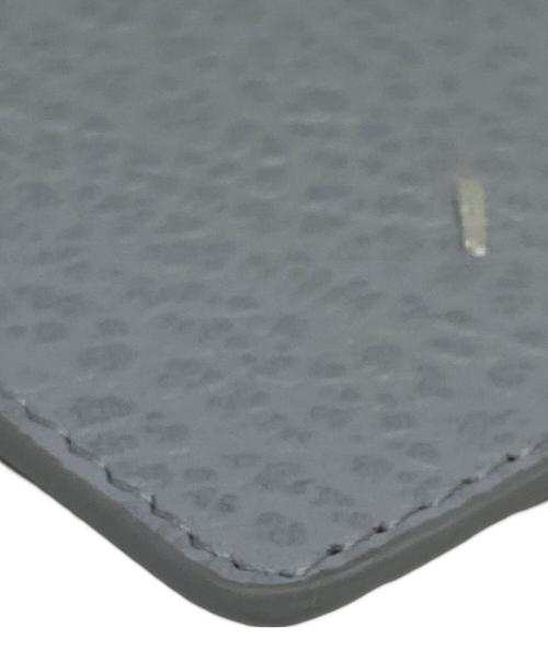 Maison Margiela（メゾンマルジェラ）Maison Margiela (メゾンマルジェラ) グレインレザー カード&コインケース ミニウォレット スカイブルーの古着・服飾アイテム