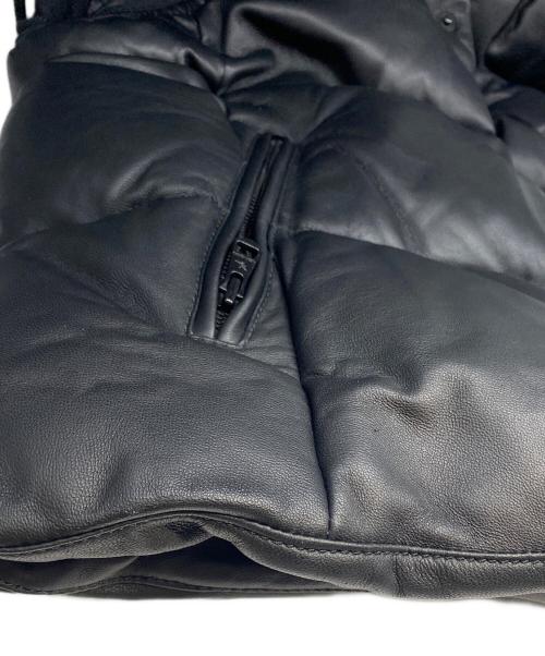 1piu1uguale3（ウノピュウノウグァーレトレ）1piu1uguale3 (ウノピュウノウグァーレトレ) DUVETICA (デュベティカ) ラムレザーダウンベスト ブラック サイズ:4の古着・服飾アイテム