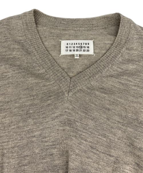 Maison Margiela（メゾンマルジェラ）Maison Margiela (メゾンマルジェラ) エルボーパッチＶネックニット ベージュ サイズ:Ｍの古着・服飾アイテム