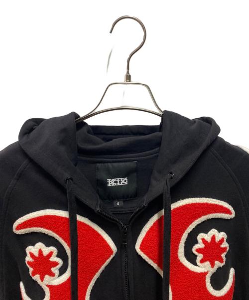 KTZ（ケーティーゼット）KTZ (ケーティーゼット) ワッペン ジップパーカー ブラック サイズ:Ｓの古着・服飾アイテム