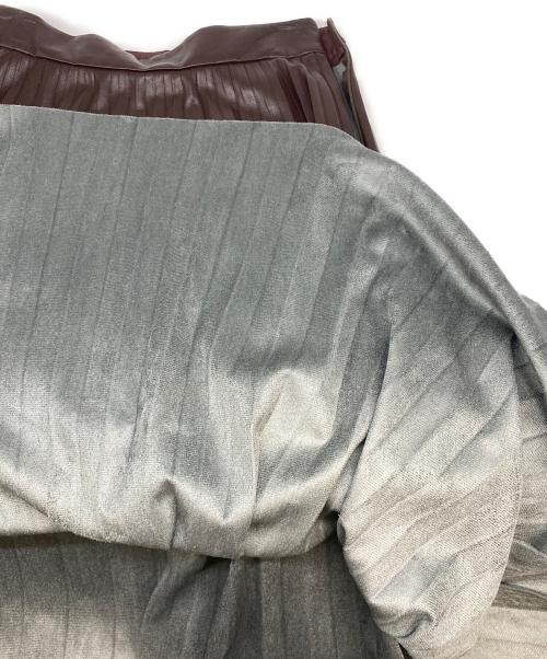 HUGO BOSS（ヒューゴ ボス）HUGO BOSS (ヒューゴ ボス) フェイクレザー プリッセプリーツ ブラウン サイズ:38 未使用品の古着・服飾アイテム