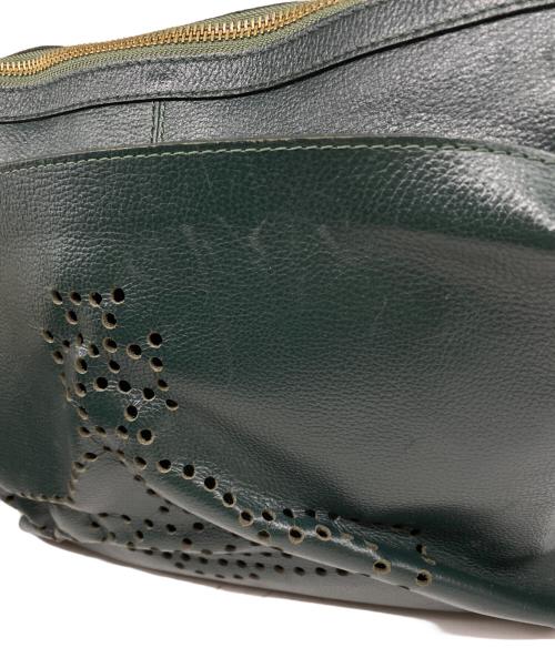 Vivienne Westwood（ヴィヴィアンウエストウッド）Vivienne Westwood (ヴィヴィアンウエストウッド) パンチングオーブショルダーバッグ グリーンの古着・服飾アイテム