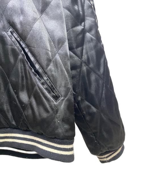 JohnUNDERCOVER（ジョンアンダーカバー）JohnUNDERCOVER (ジョンアンダーカバー) スカル刺繍キルティングスカジャン ブラック サイズ:3の古着・服飾アイテム