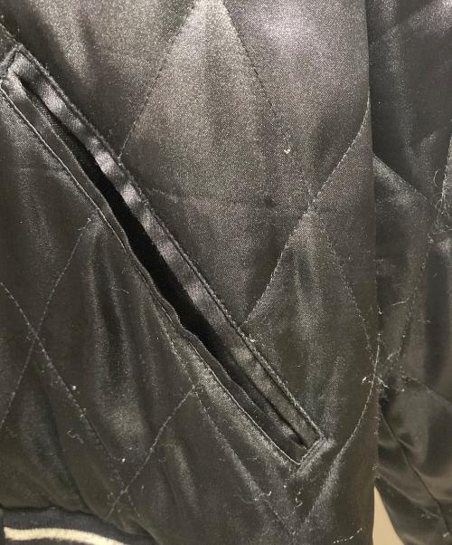 JohnUNDERCOVER（ジョンアンダーカバー）JohnUNDERCOVER (ジョンアンダーカバー) スカル刺繍キルティングスカジャン ブラック サイズ:3の古着・服飾アイテム