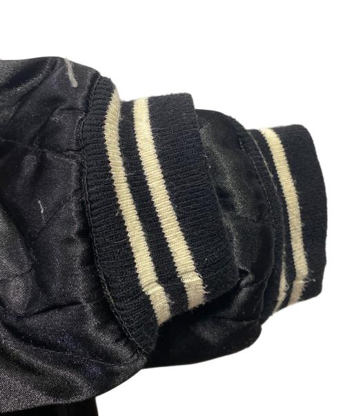 JohnUNDERCOVER（ジョンアンダーカバー）JohnUNDERCOVER (ジョンアンダーカバー) スカル刺繍キルティングスカジャン ブラック サイズ:3の古着・服飾アイテム