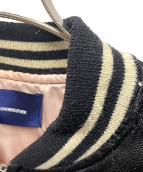 JohnUNDERCOVER（ジョンアンダーカバー）JohnUNDERCOVER (ジョンアンダーカバー) スカル刺繍キルティングスカジャン ブラック サイズ:3の古着・服飾アイテム