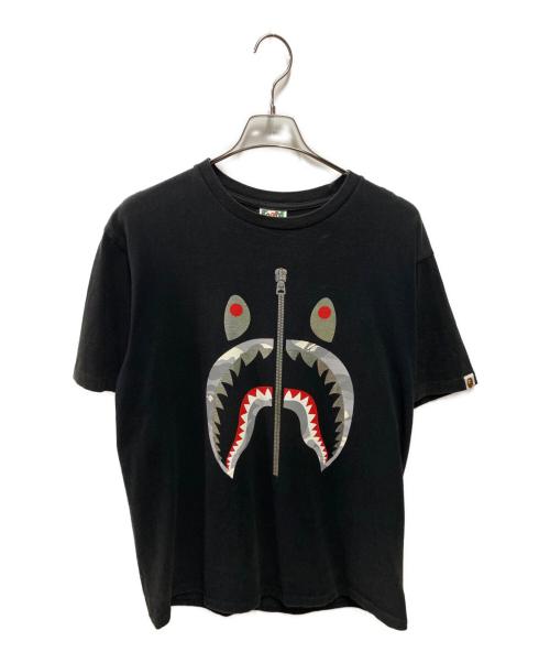 BAPE BY A BATHING APE（ベイプバイアベイシングエイプ）BAPE BY A BATHING APE (ベイプバイアベイシングエイプ) Glitter Shark Tシャツ ブラック サイズ:XLの古着・服飾アイテム