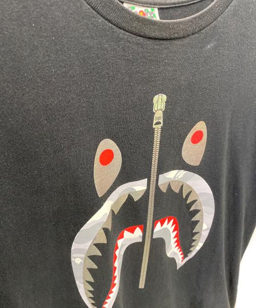 BAPE BY A BATHING APE（ベイプバイアベイシングエイプ）BAPE BY A BATHING APE (ベイプバイアベイシングエイプ) Glitter Shark Tシャツ ブラック サイズ:XLの古着・服飾アイテム