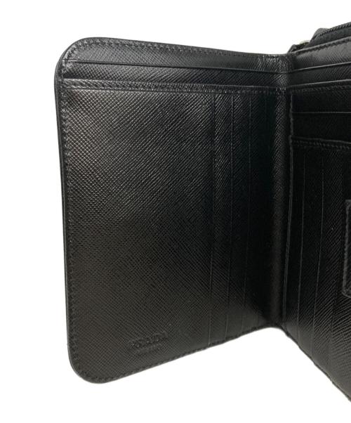 PRADA（プラダ）PRADA (プラダ) サフィアーノ2つ折り財布 ブラックの古着・服飾アイテム