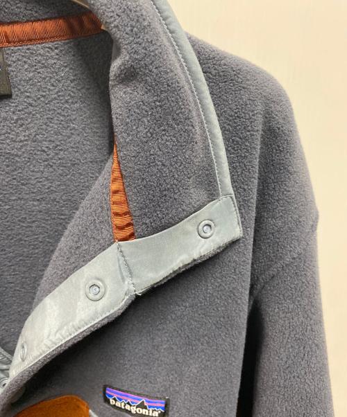 Patagonia（パタゴニア）Patagonia (パタゴニア) ライトウェイト シンチラ スナップT プルオーバー グレー×ブラウン サイズ:Mの古着・服飾アイテム