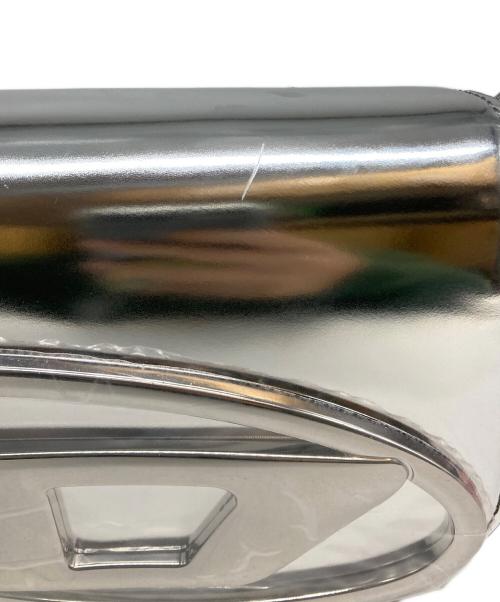 DIESEL（ディーゼル）DIESEL (ディーゼル) 1drレザークロスボディバッグ シルバーの古着・服飾アイテム