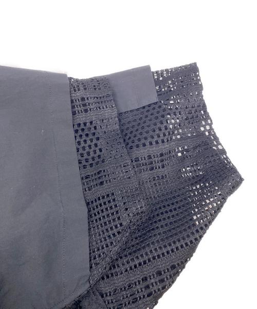 SOFTHYPHEN（ソフトハイフン）SOFTHYPHEN (ソフトハイフン) メッシュドッキング レイヤードカラー 半袖シャツ ブラック サイズ:1の古着・服飾アイテム