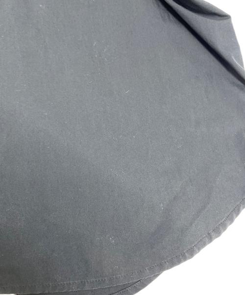 SOFTHYPHEN（ソフトハイフン）SOFTHYPHEN (ソフトハイフン) メッシュドッキング レイヤードカラー 半袖シャツ ブラック サイズ:1の古着・服飾アイテム