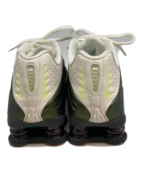 NIKE（ナイキ）NIKE (ナイキ) ナイキ ショックス R4 	IB8062-133 グリーン サイズ:23.5ｃｍの古着・服飾アイテム